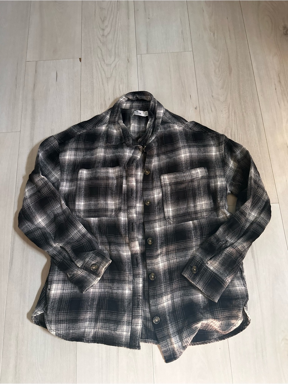 Hollister Black and White Plaid Button-Down Shirt Size Medium 0310